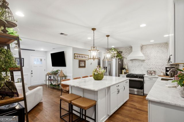 521 Atkinson Avenue, Savannah, GA 31404
