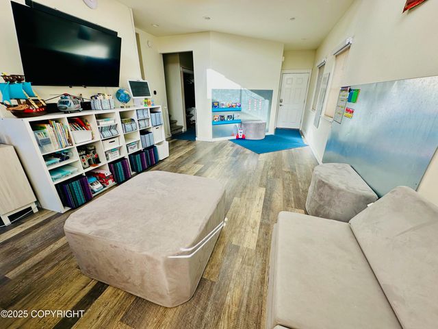 4720 Grumman Street, Anchorage, AK 99507