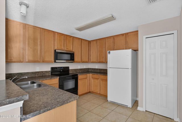 7047 DEER LODGE Circle 106, Jacksonville, FL 32256
