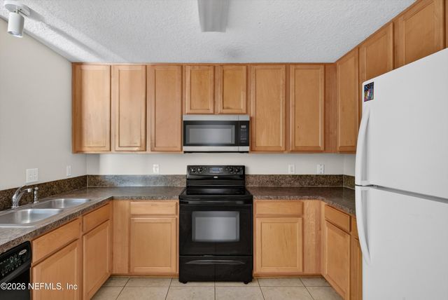 7047 DEER LODGE Circle 106, Jacksonville, FL 32256