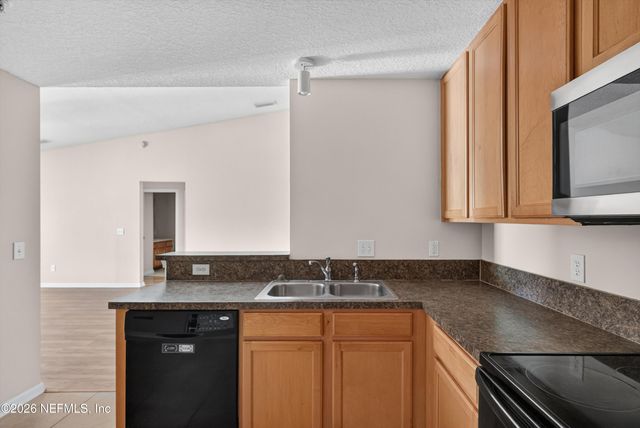 7047 DEER LODGE Circle 106, Jacksonville, FL 32256