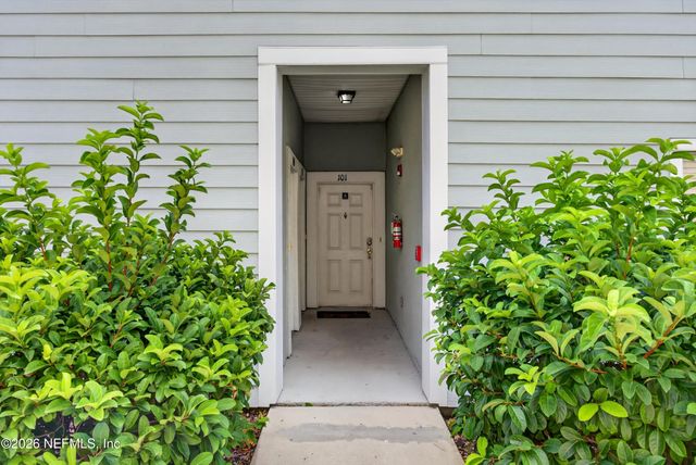 7047 DEER LODGE Circle 106, Jacksonville, FL 32256