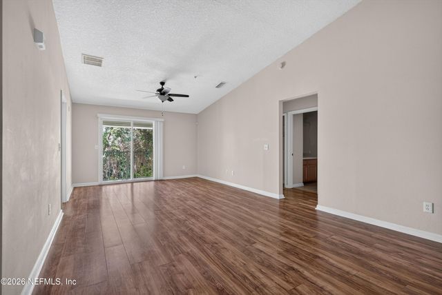 7047 DEER LODGE Circle 106, Jacksonville, FL 32256