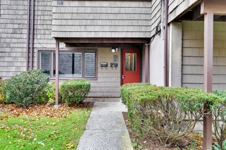 158 Towne House Road 158, Hamden, CT 06514