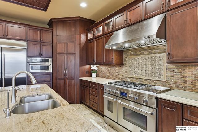 1206 S 199th Street, Omaha, NE 68130