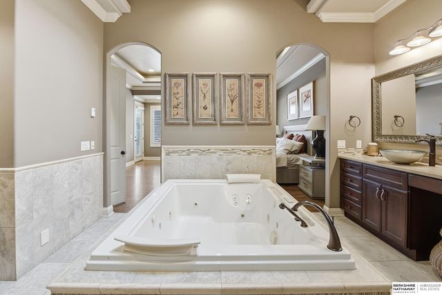 1206 S 199th Street, Omaha, NE 68130