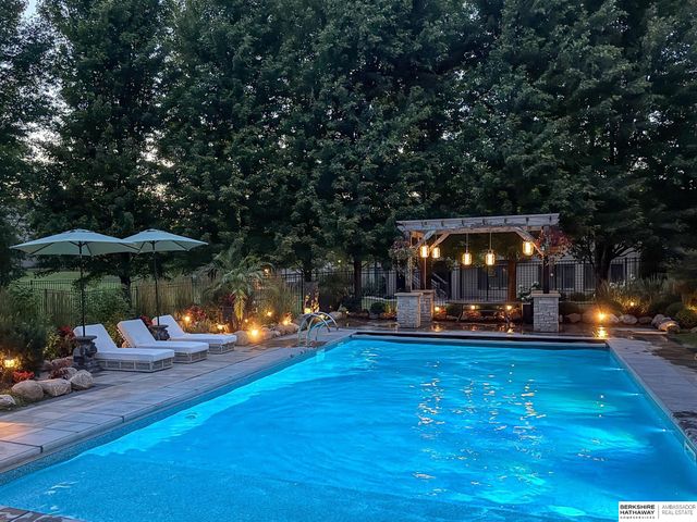 1206 S 199th Street, Omaha, NE 68130