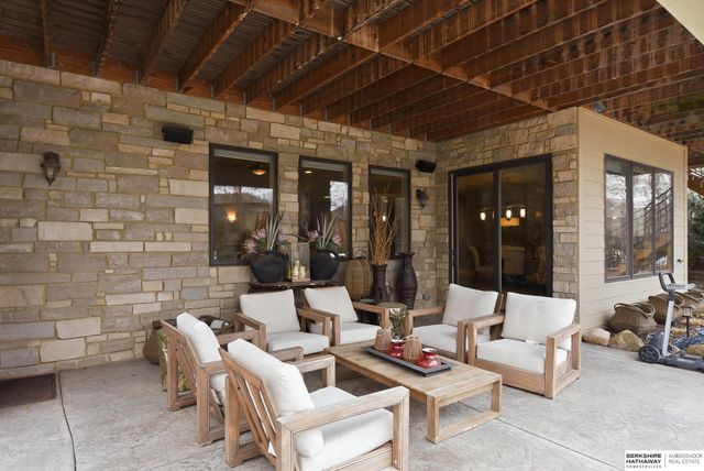 1206 S 199th Street, Omaha, NE 68130