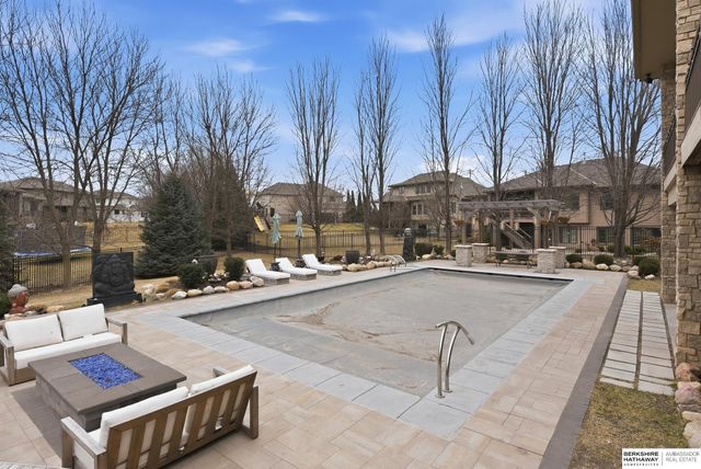 1206 S 199th Street, Omaha, NE 68130