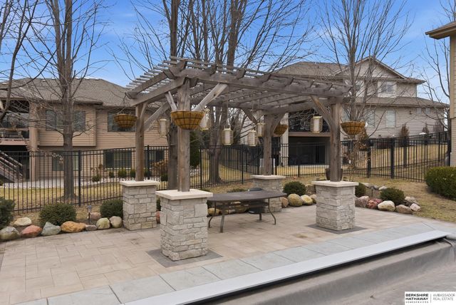 1206 S 199th Street, Omaha, NE 68130