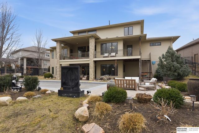 1206 S 199th Street, Omaha, NE 68130