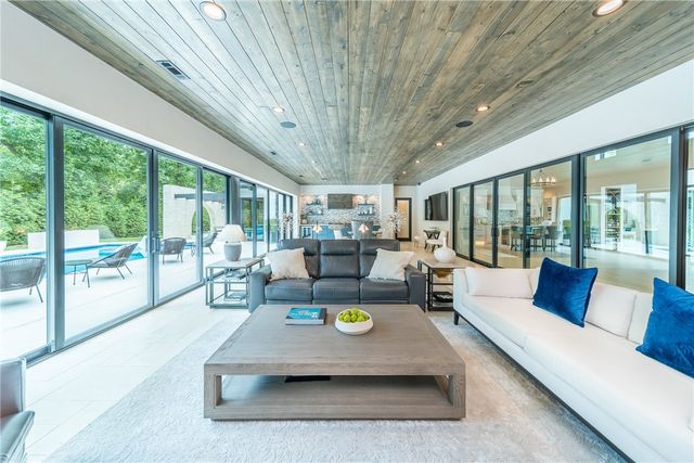 4567 Jean Lane, Fayetteville, AR 72704