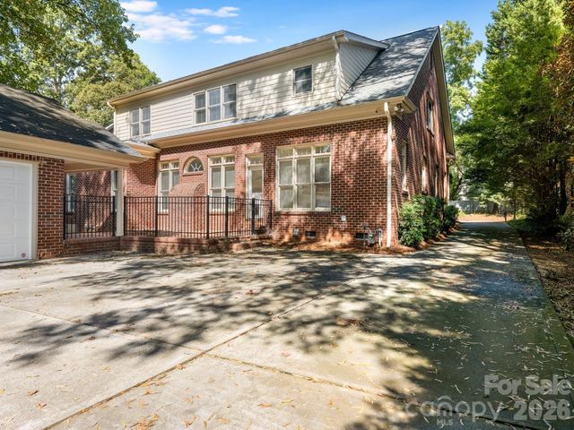 1105 Randolph Oaks Court, Charlotte, NC 28211