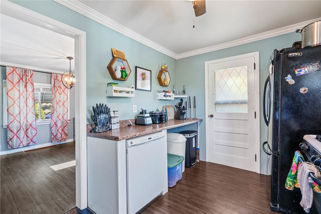 2002 Vermont Ave, West Mifflin, PA 15122