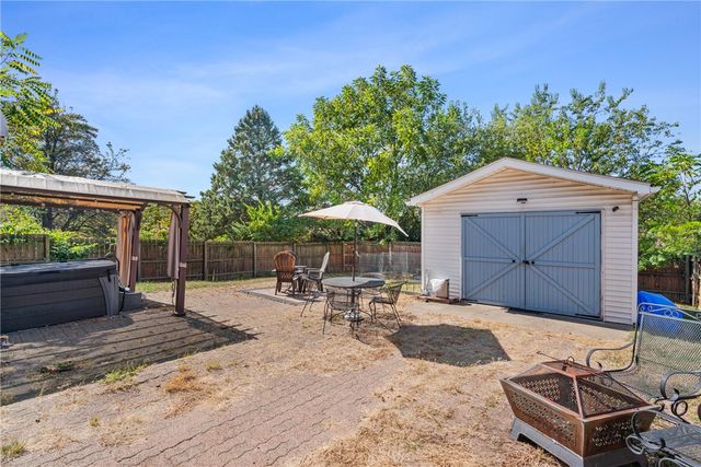 2002 Vermont Ave, West Mifflin, PA 15122