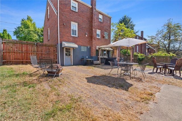 2002 Vermont Ave, West Mifflin, PA 15122