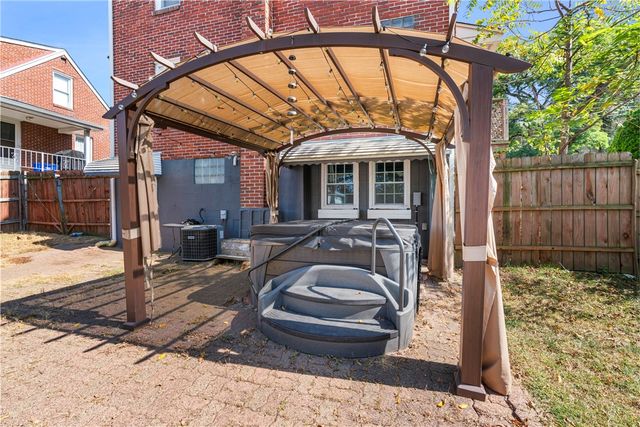 2002 Vermont Ave, West Mifflin, PA 15122