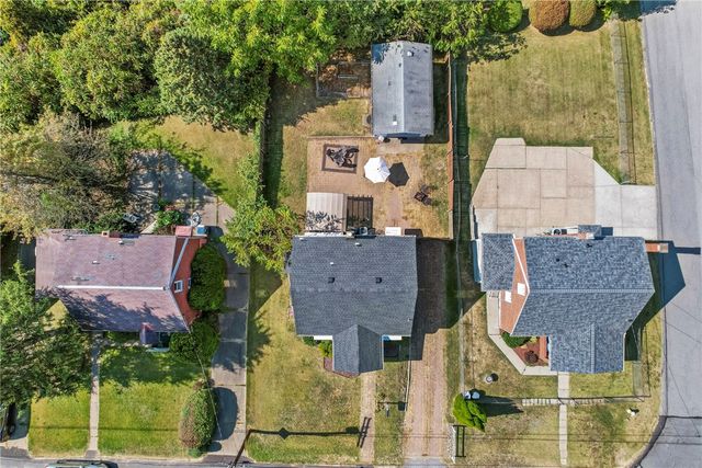 2002 Vermont Ave, West Mifflin, PA 15122