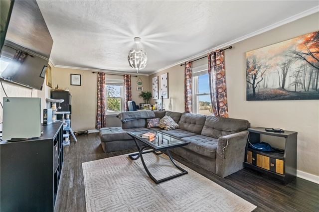 2002 Vermont Ave, West Mifflin, PA 15122