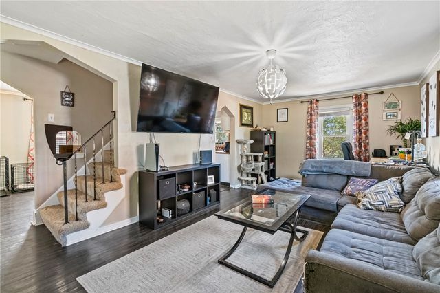 2002 Vermont Ave, West Mifflin, PA 15122