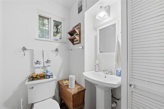 239 Golden Gate Dr, Verona, PA 15147