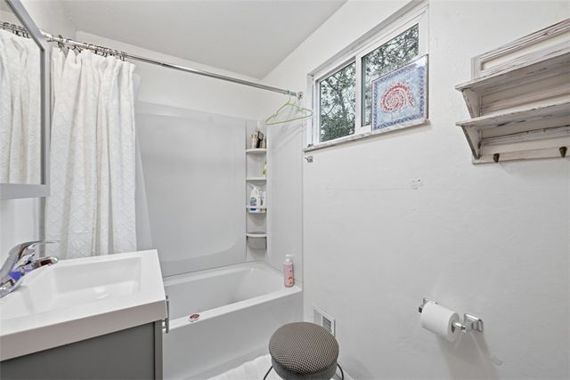 239 Golden Gate Dr, Verona, PA 15147