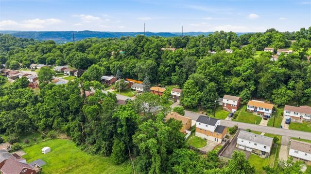 239 Golden Gate Dr, Verona, PA 15147