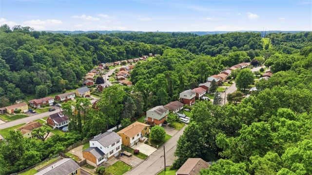 239 Golden Gate Dr, Verona, PA 15147