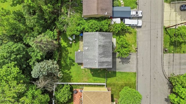 239 Golden Gate Dr, Verona, PA 15147