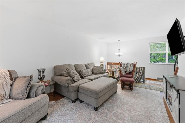 239 Golden Gate Dr, Verona, PA 15147