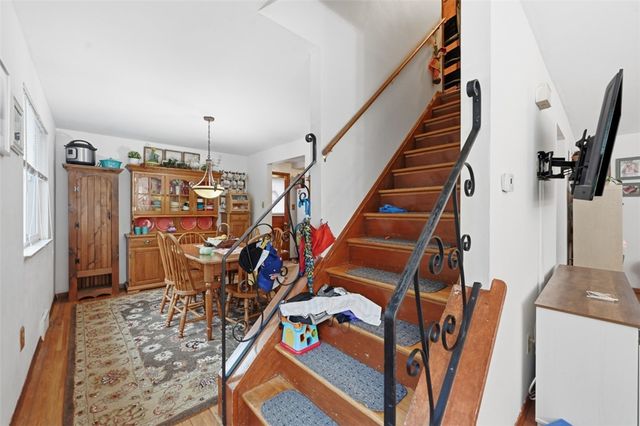 239 Golden Gate Dr, Verona, PA 15147