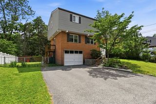 239 Golden Gate Dr, Verona, PA 15147