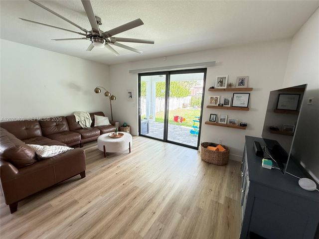 2945 SE 3rd St, Homestead, FL 33033