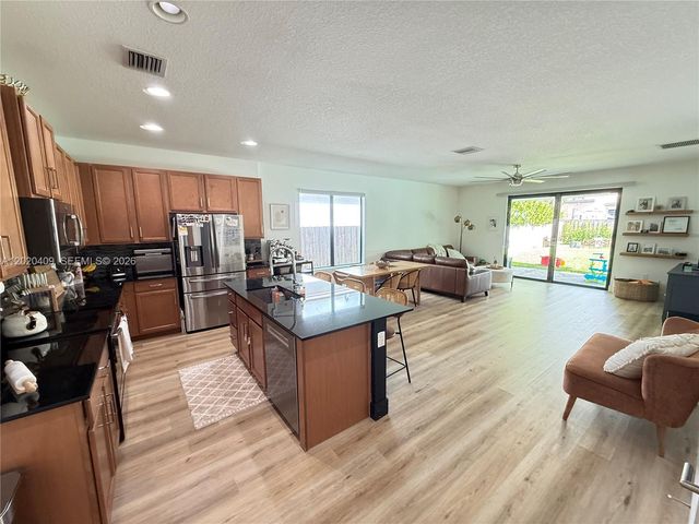 2945 SE 3rd St, Homestead, FL 33033