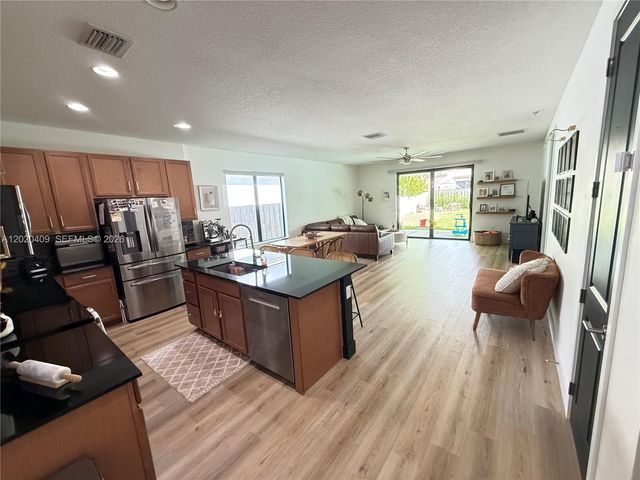 2945 SE 3rd St, Homestead, FL 33033