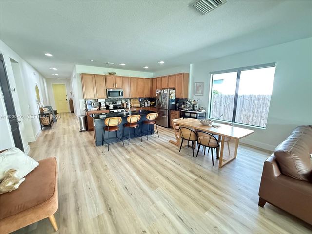2945 SE 3rd St, Homestead, FL 33033