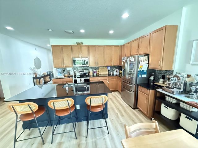 2945 SE 3rd St, Homestead, FL 33033