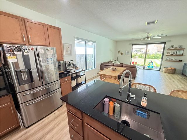2945 SE 3rd St, Homestead, FL 33033