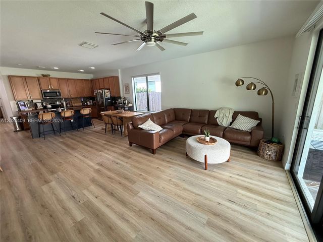 2945 SE 3rd St, Homestead, FL 33033