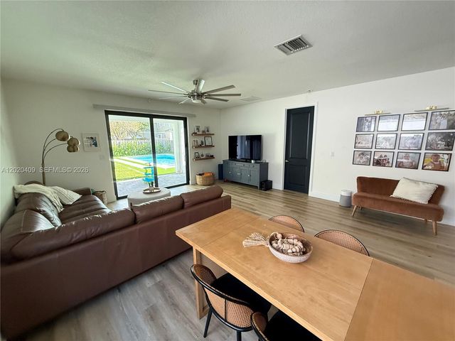 2945 SE 3rd St, Homestead, FL 33033