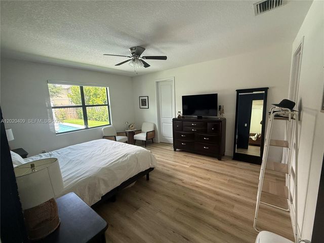 2945 SE 3rd St, Homestead, FL 33033