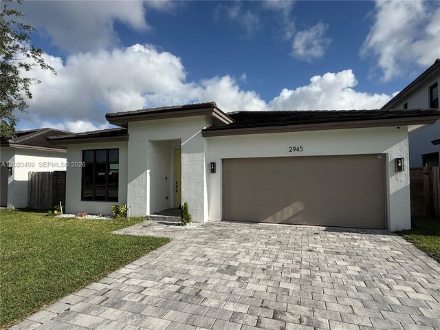 2945 SE 3rd St, Homestead, FL 33033