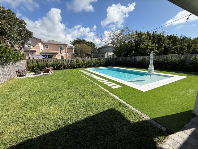 2945 SE 3rd St, Homestead, FL 33033