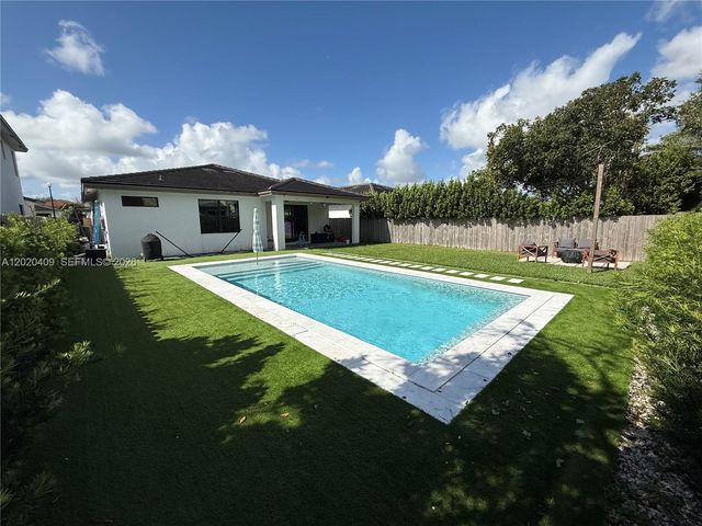 2945 SE 3rd St, Homestead, FL 33033