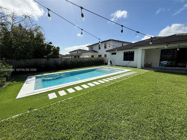 2945 SE 3rd St, Homestead, FL 33033
