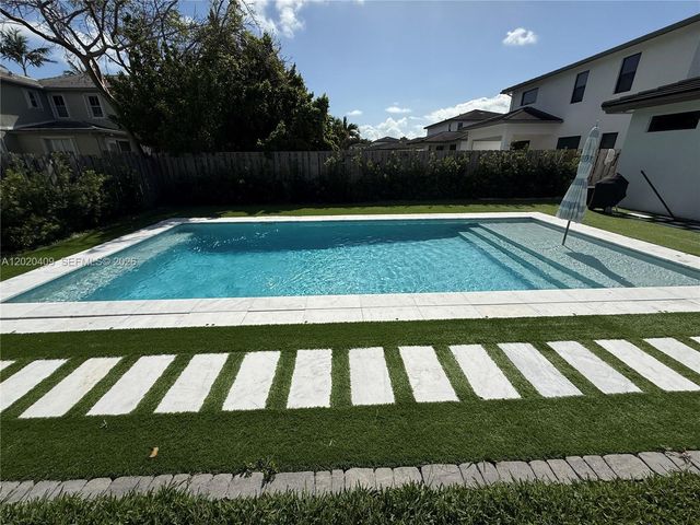 2945 SE 3rd St, Homestead, FL 33033
