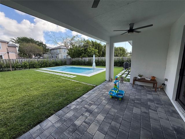 2945 SE 3rd St, Homestead, FL 33033