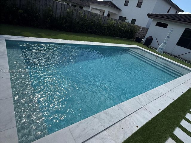 2945 SE 3rd St, Homestead, FL 33033