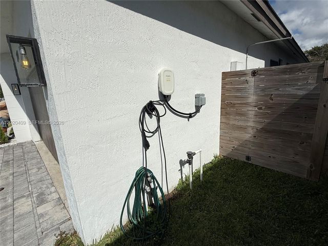 2945 SE 3rd St, Homestead, FL 33033