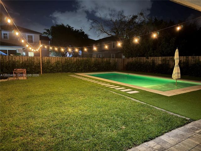 2945 SE 3rd St, Homestead, FL 33033
